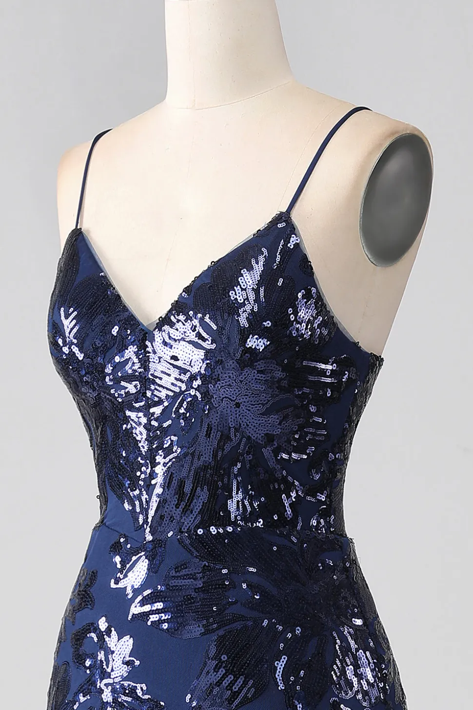 Vestido cintilante de lantejoulas sereia espaguete com fenda