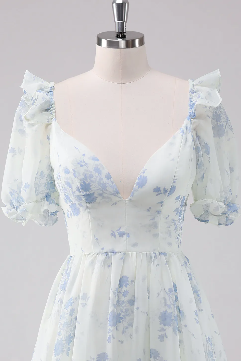 Vestido Curto Homecoming Floral Azul Claro com Mangas Curtas