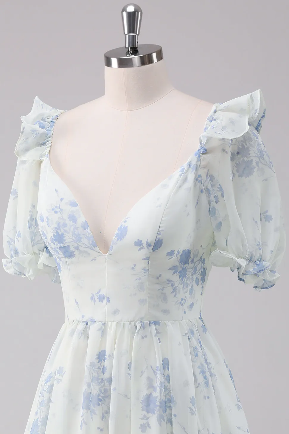 Vestido Curto Homecoming Floral Azul Claro com Mangas Curtas