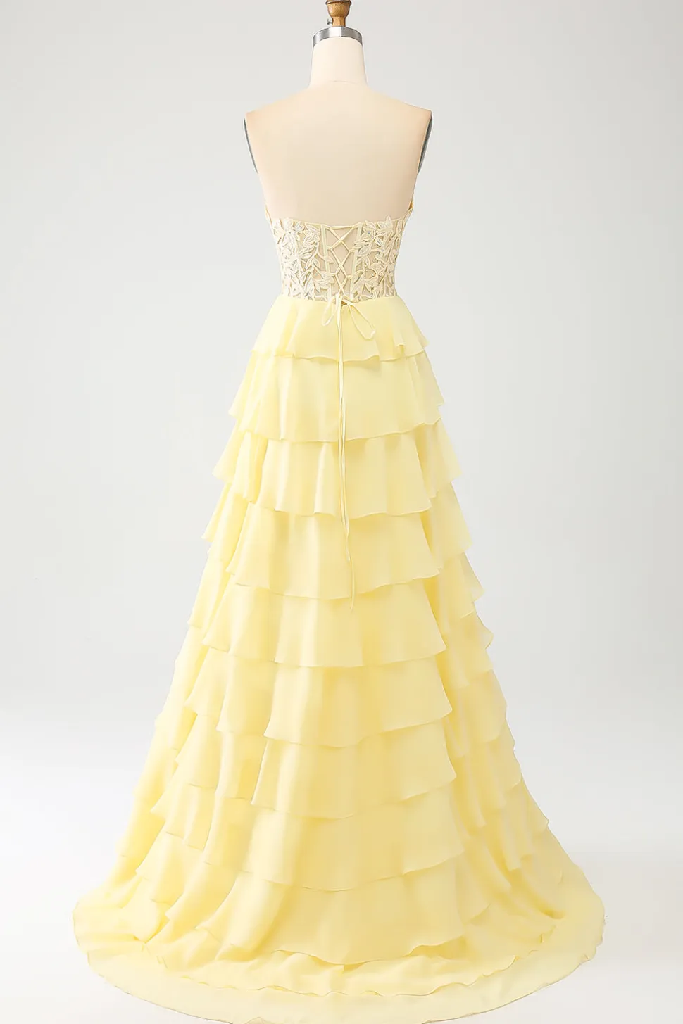 Vestido de baile amarelo querido em camadas