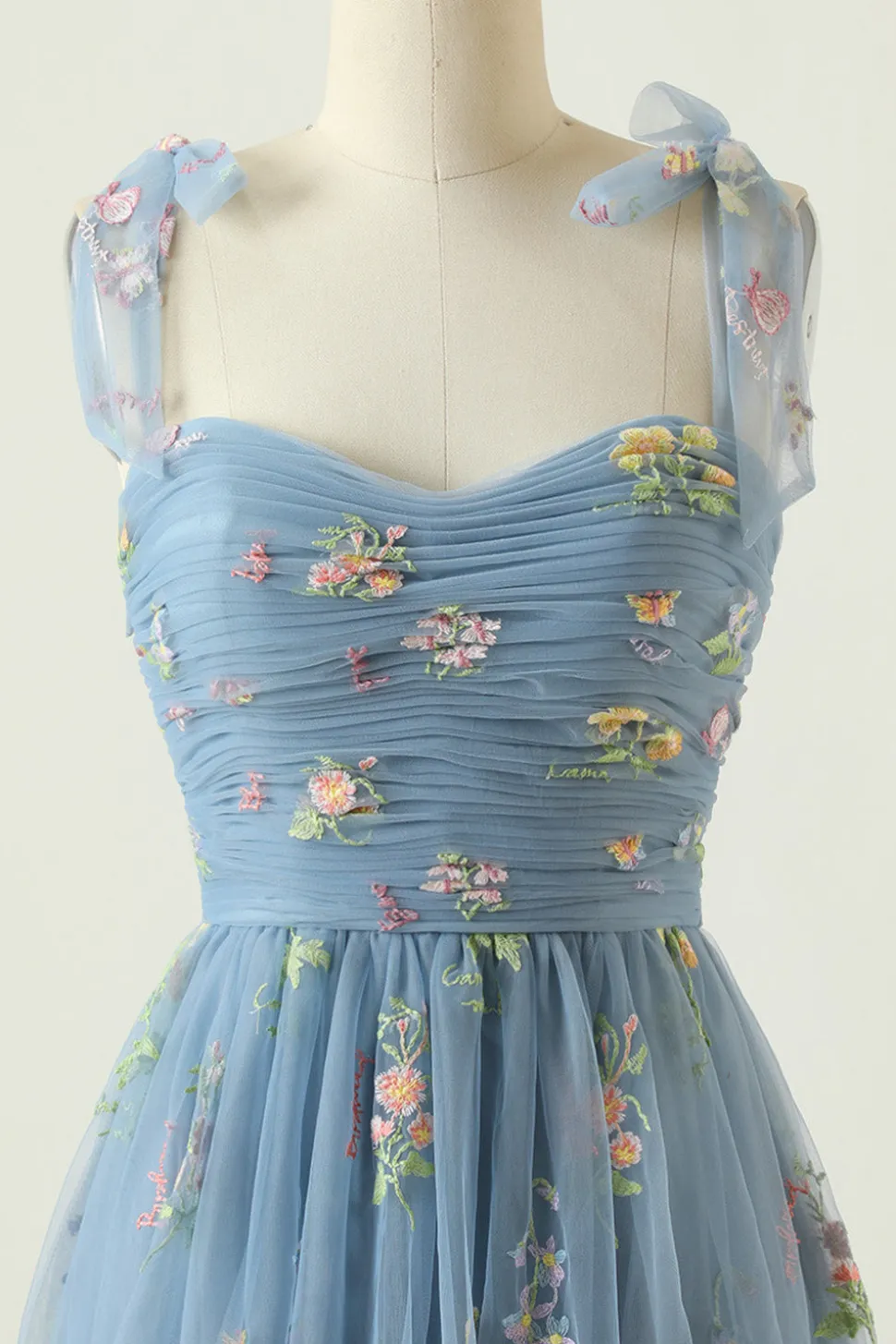Vestido de baile azul azul cinza com bordado
