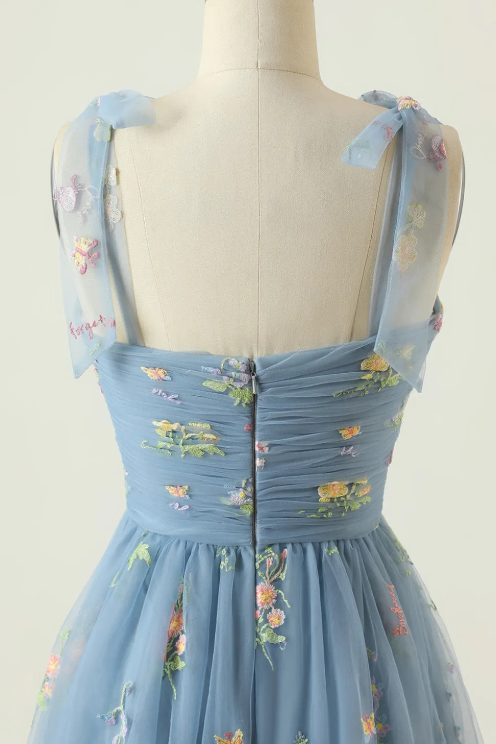 Vestido de baile azul azul cinza com bordado