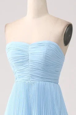 Vestido de baile azul céu sem alças com pregas