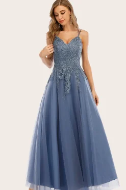 Vestido de baile azul e azul empoeirado com renda