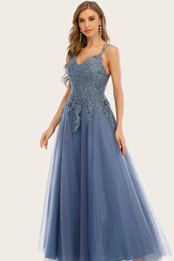 Vestido de baile azul e azul empoeirado com renda