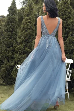 Vestido de baile azul longo de linha com apliques