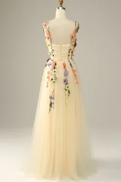 Vestido de baile champanhe com flores