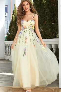 Vestido de baile champanhe com flores