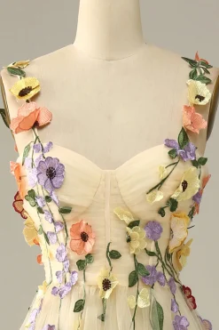 Vestido de baile champanhe com flores