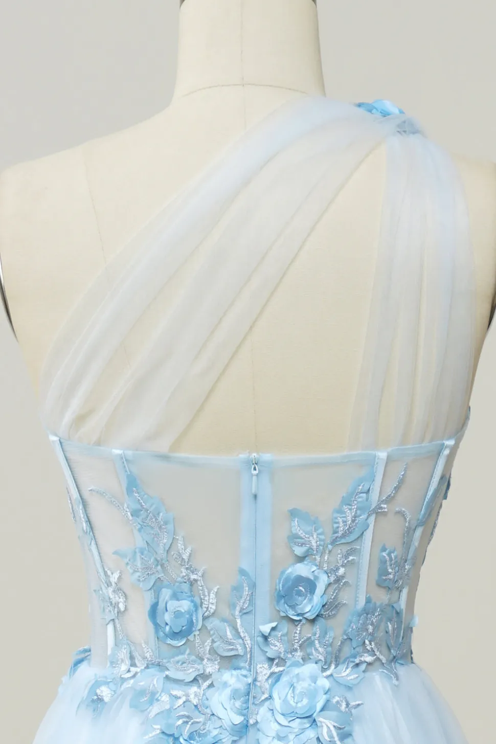 Vestido de baile com apliques azul céu um ombro