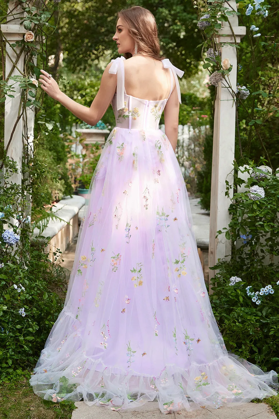 Vestido de Baile Com Bordado Lilás