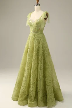 Vestido de baile com bordado verde claro