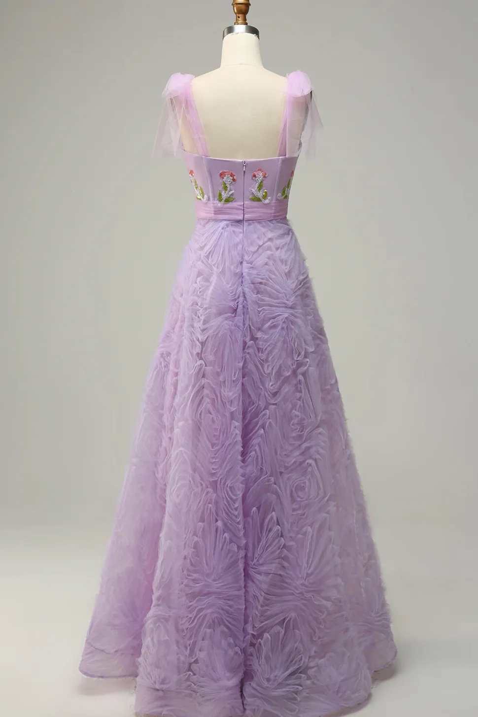 Vestido de baile com bordado verde claro