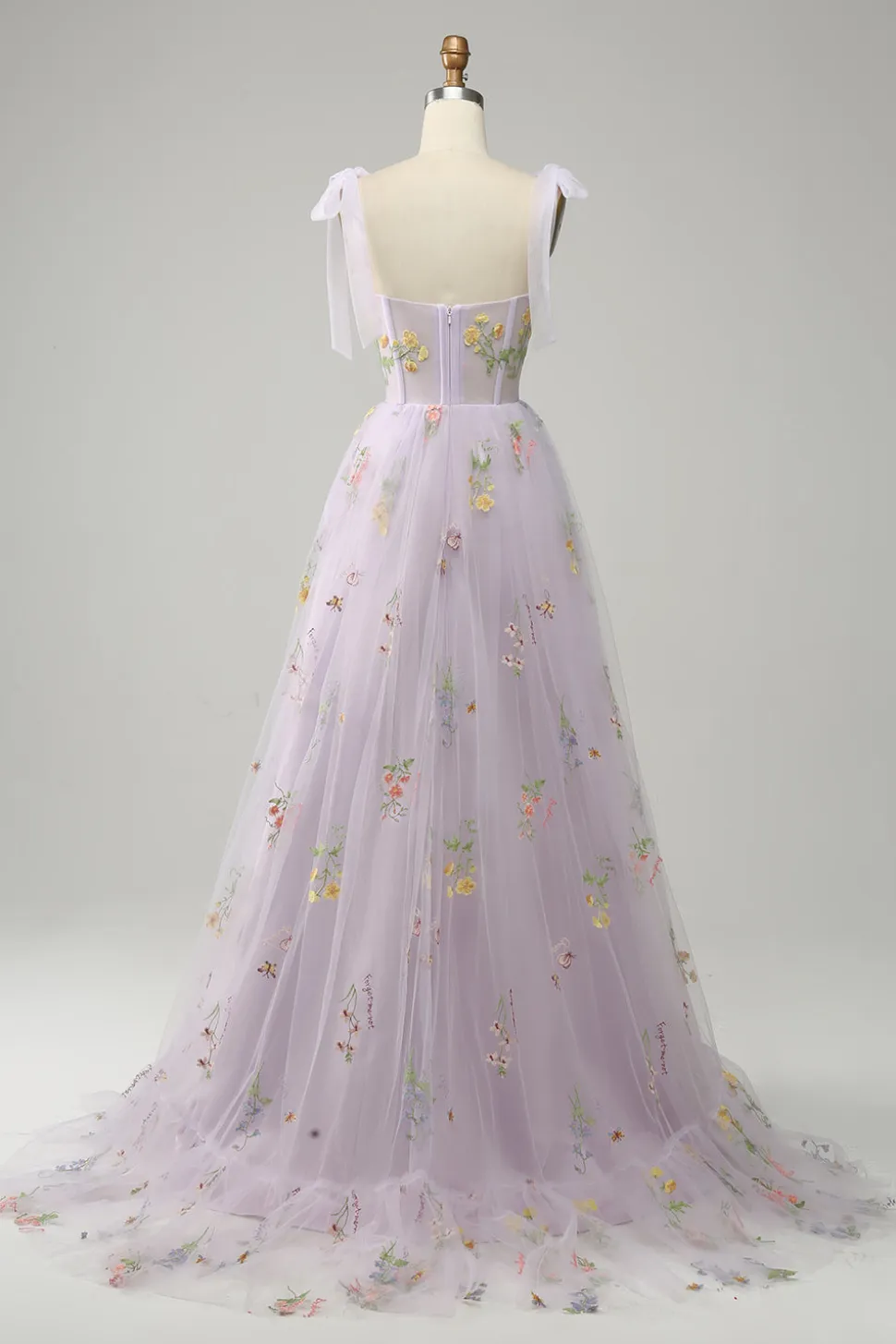 Vestido de baile com bordado lilás
