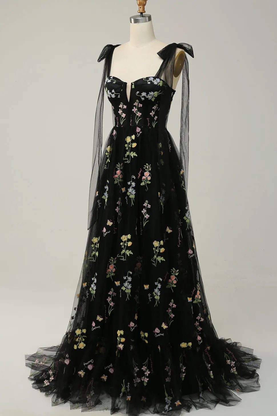 Vestido de baile com bordado lilás