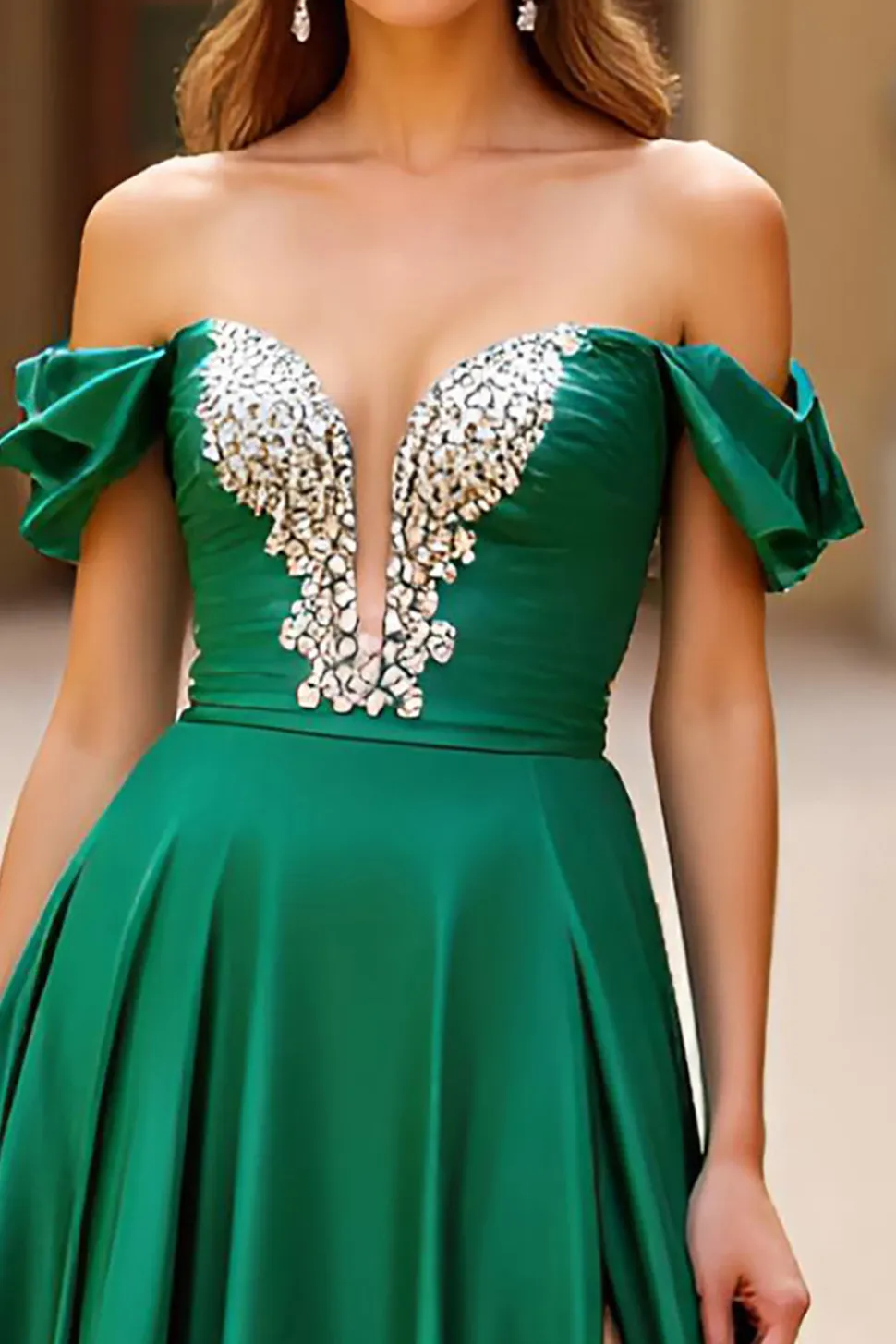 Vestido De Baile com Fenda Verde Escuro Linha-A Cetim Longo Miçangas Fora do Ombro