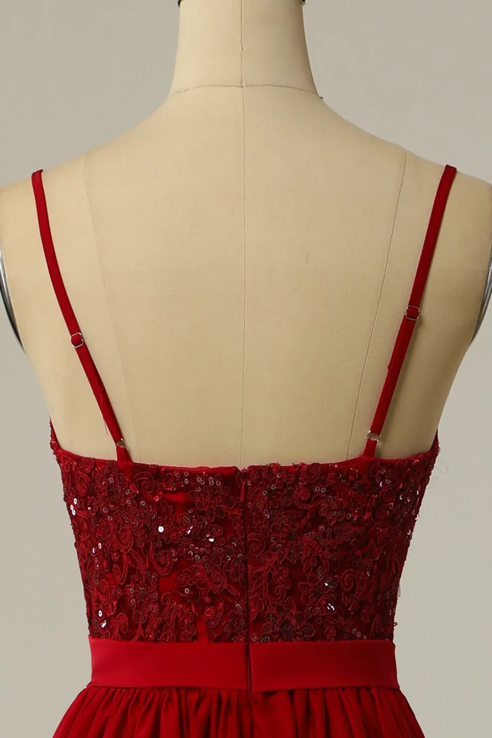 Vestido de baile comprido da Borgonha com renda de missangas