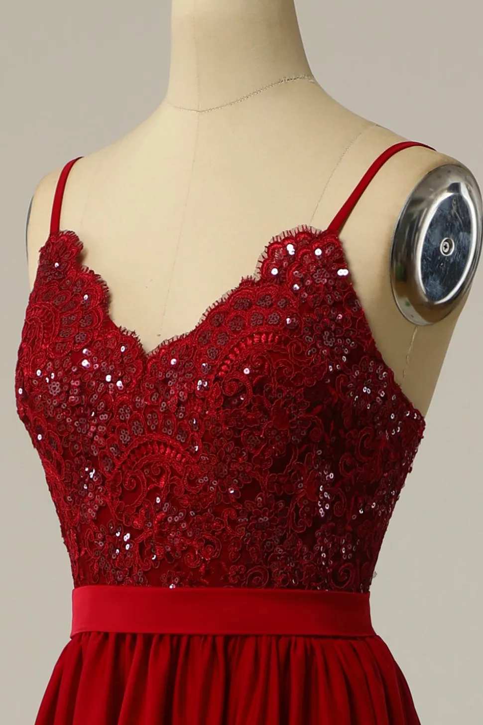 Vestido de baile comprido da Borgonha com renda de missangas
