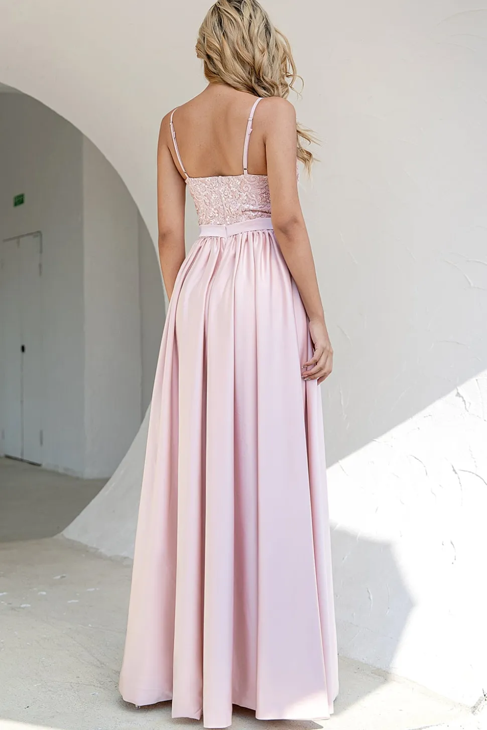 Vestido de baile comprido da Borgonha com renda de missangas