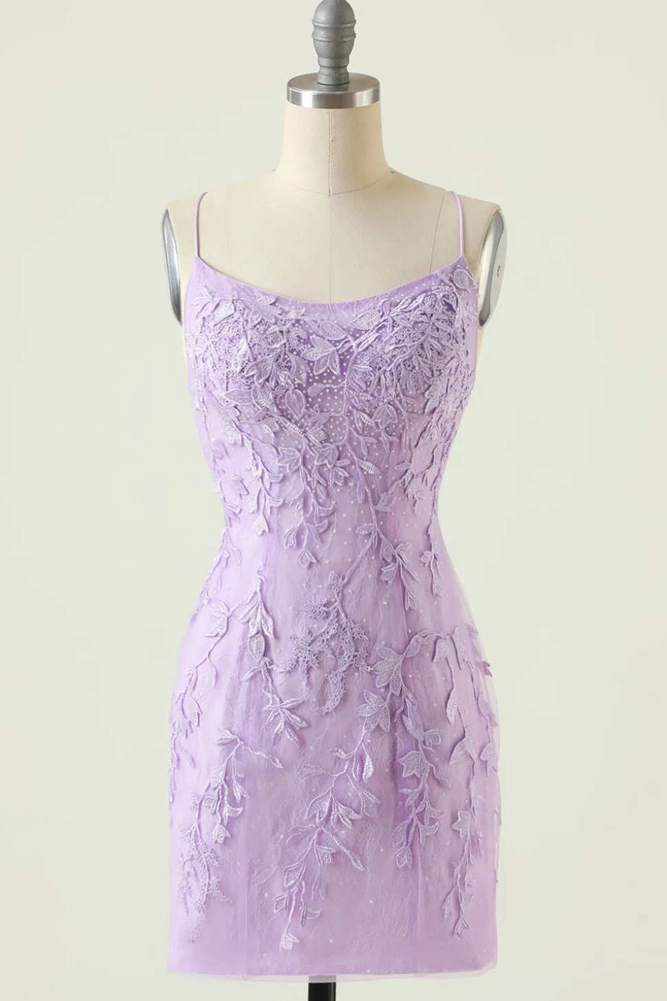Vestido de baile curto azul claro com renda de contas