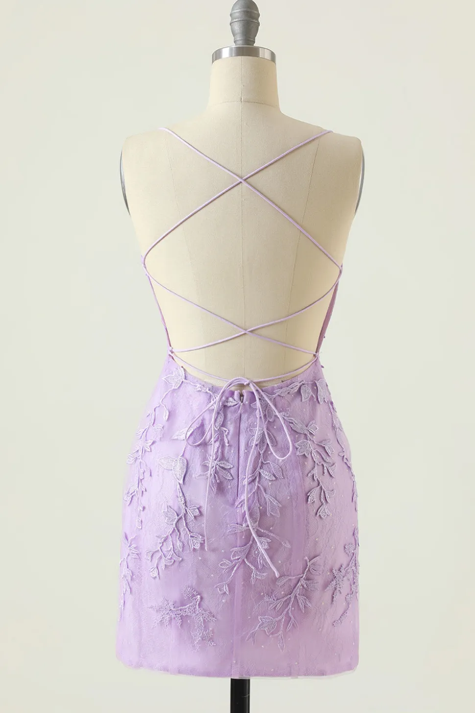 Vestido de baile curto azul claro com renda de contas