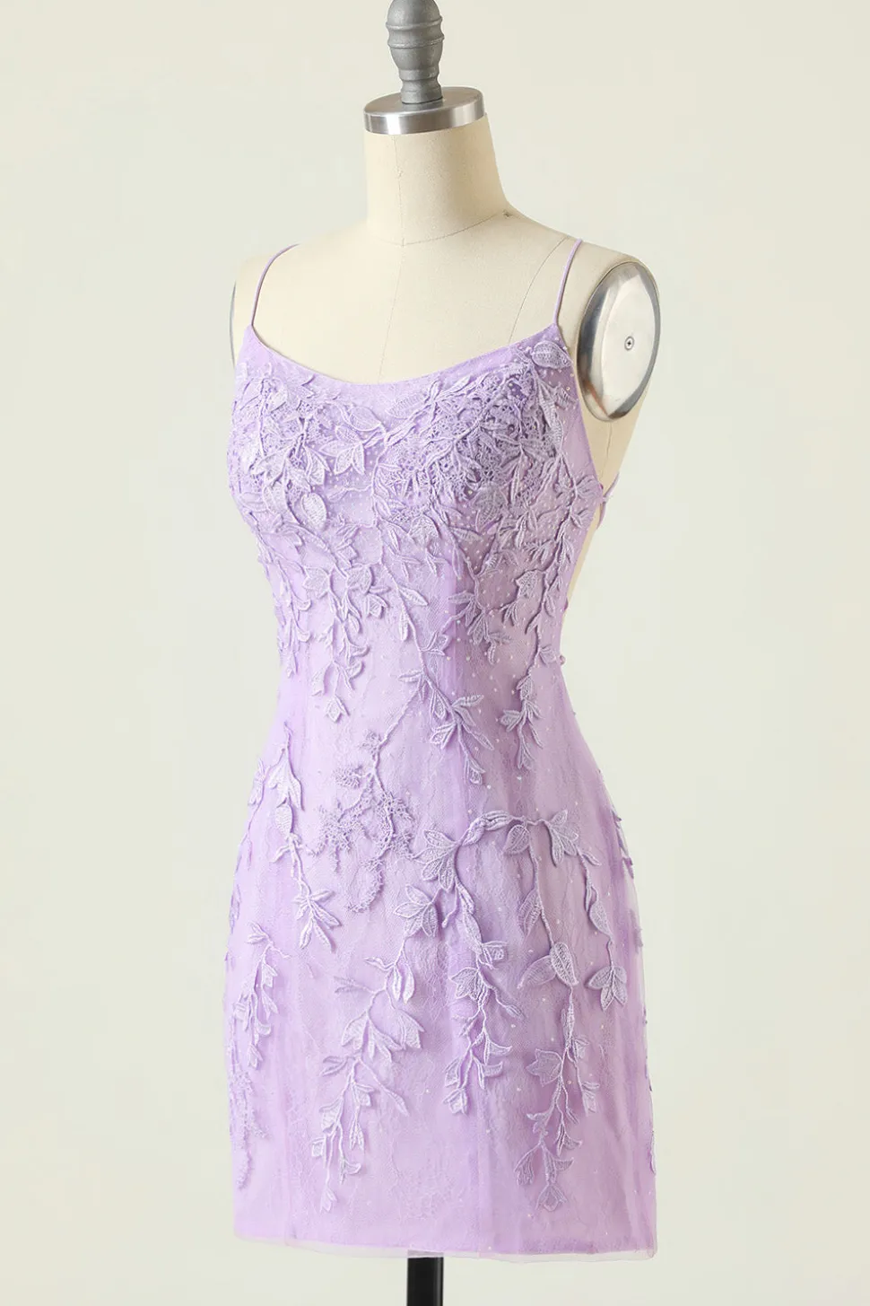 Vestido de baile curto azul claro com renda de contas
