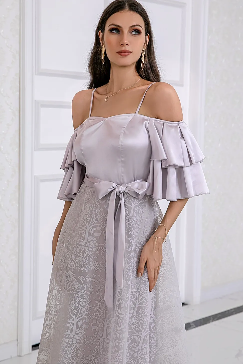 Vestido de baile de alças de espaguete cinza com renda