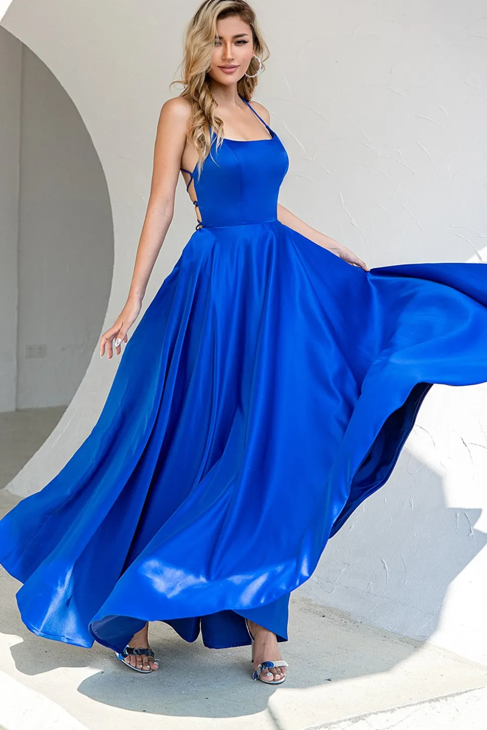 Vestido de baile de cetim azul azul real