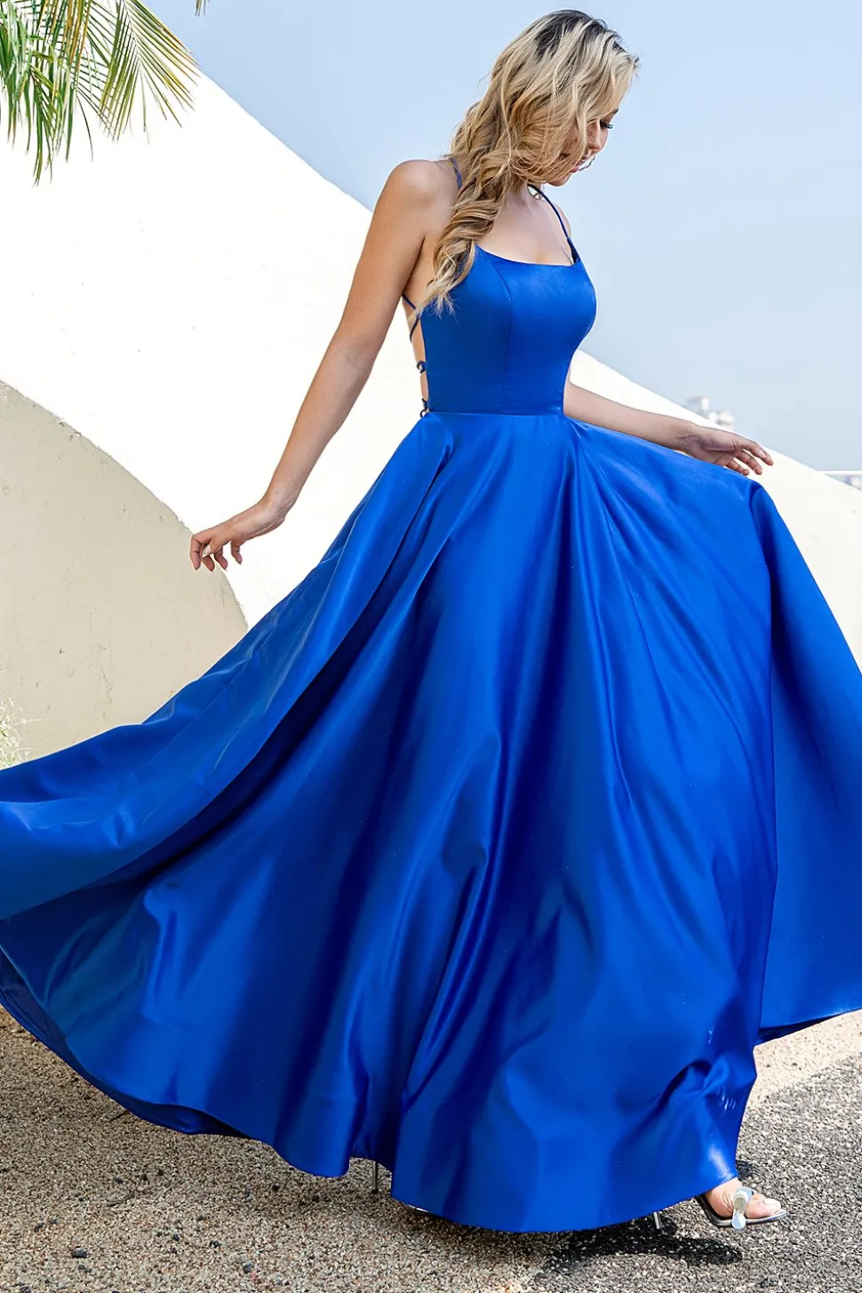 Vestido de baile de cetim azul azul real