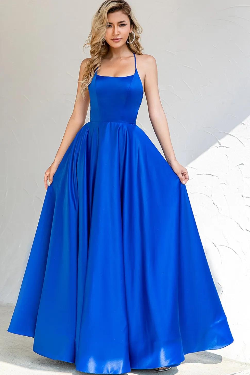 Vestido de baile de cetim azul azul real