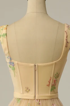 Vestido de baile de champanhe com bordado