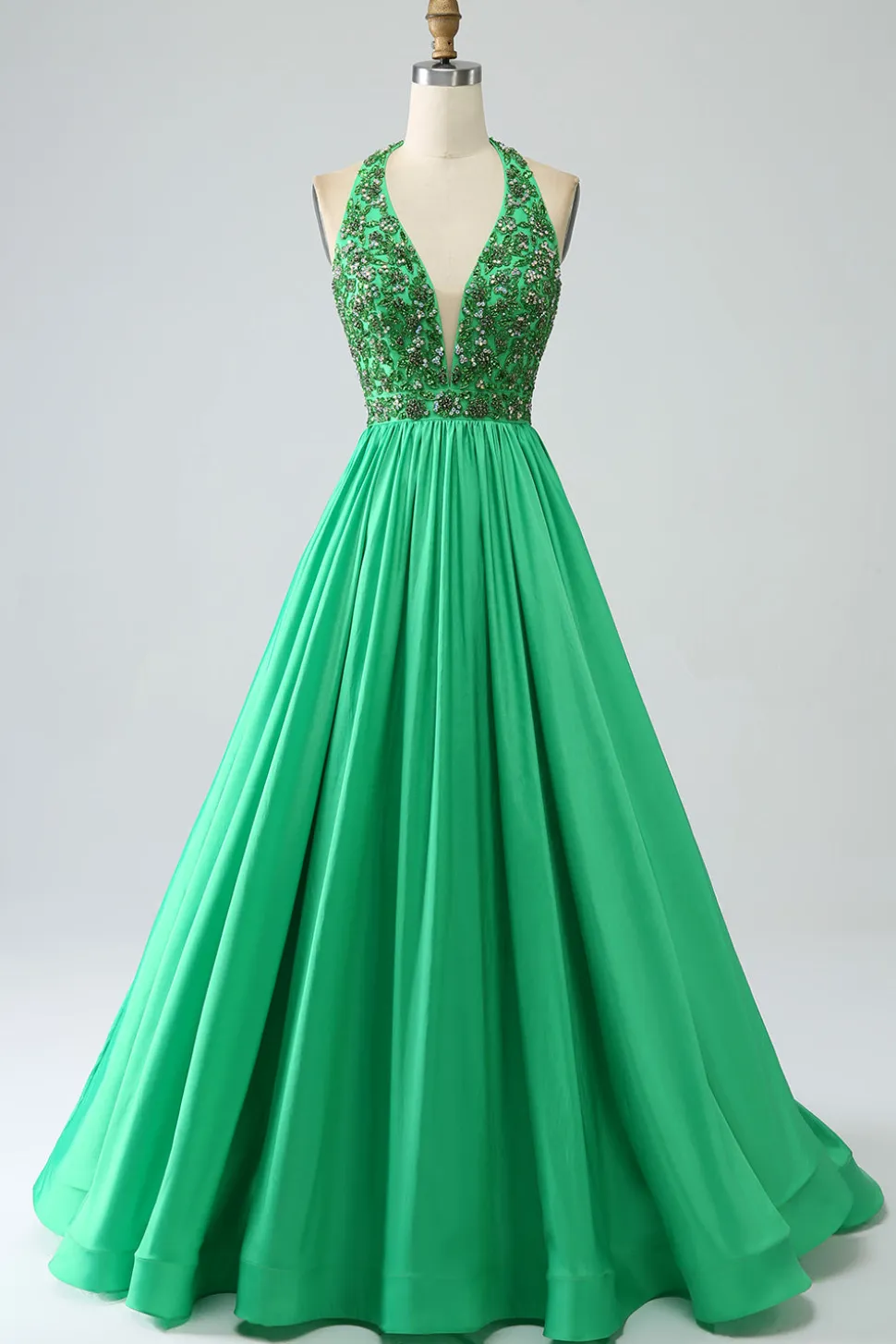 Vestido de baile de formatura de halter verde acetinado com missangas