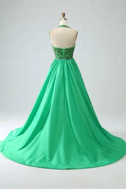 Vestido de baile de formatura de halter verde acetinado com missangas