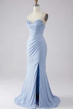 Vestido de baile de formatura de sereia azul claro brilhante com fenda