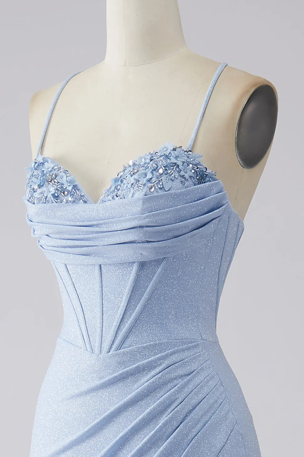 Vestido de baile de formatura de sereia azul claro brilhante com fenda
