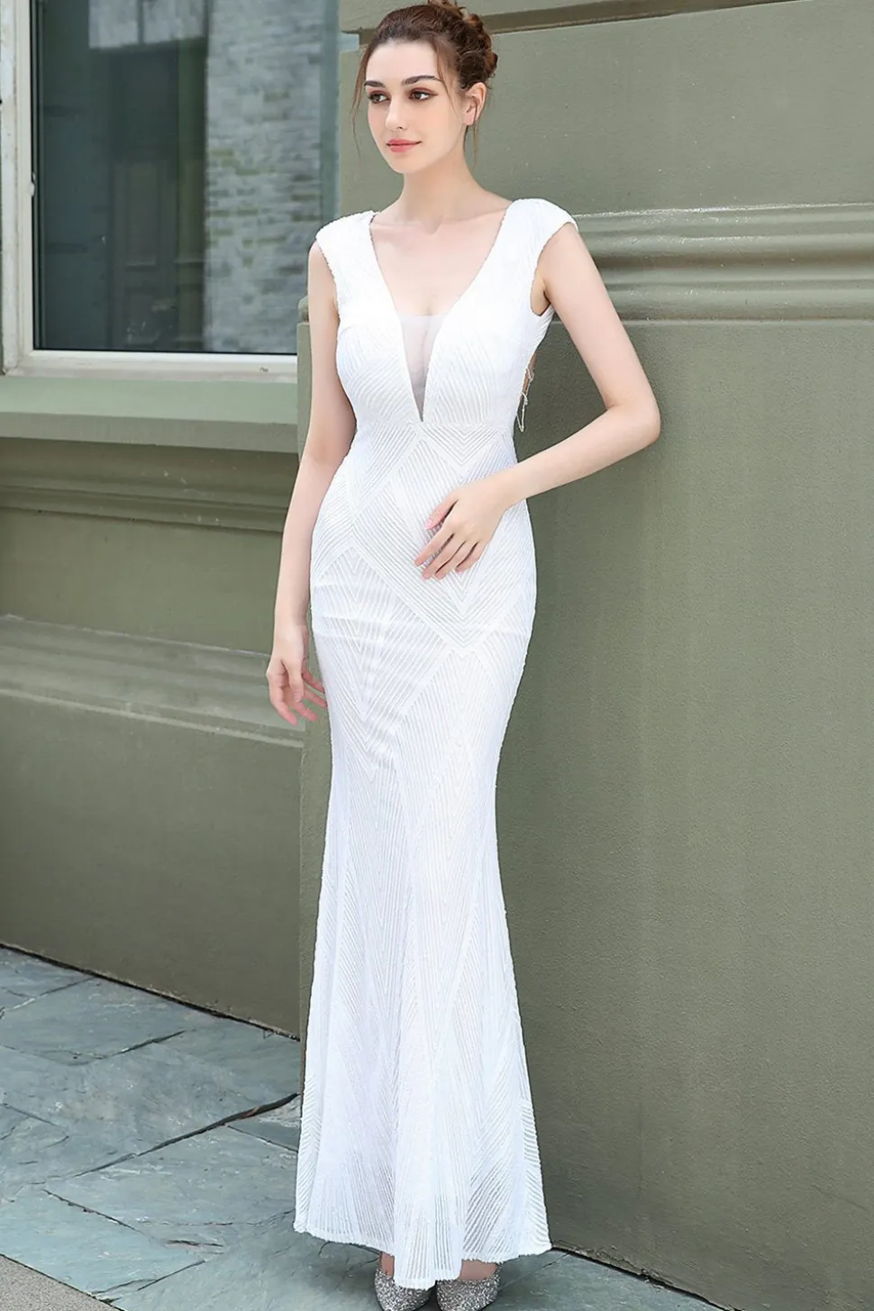 Vestido de baile de lantejoulas brancas de pescoço em V