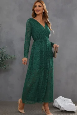 Vestido de baile de renda verde com mangas compridas