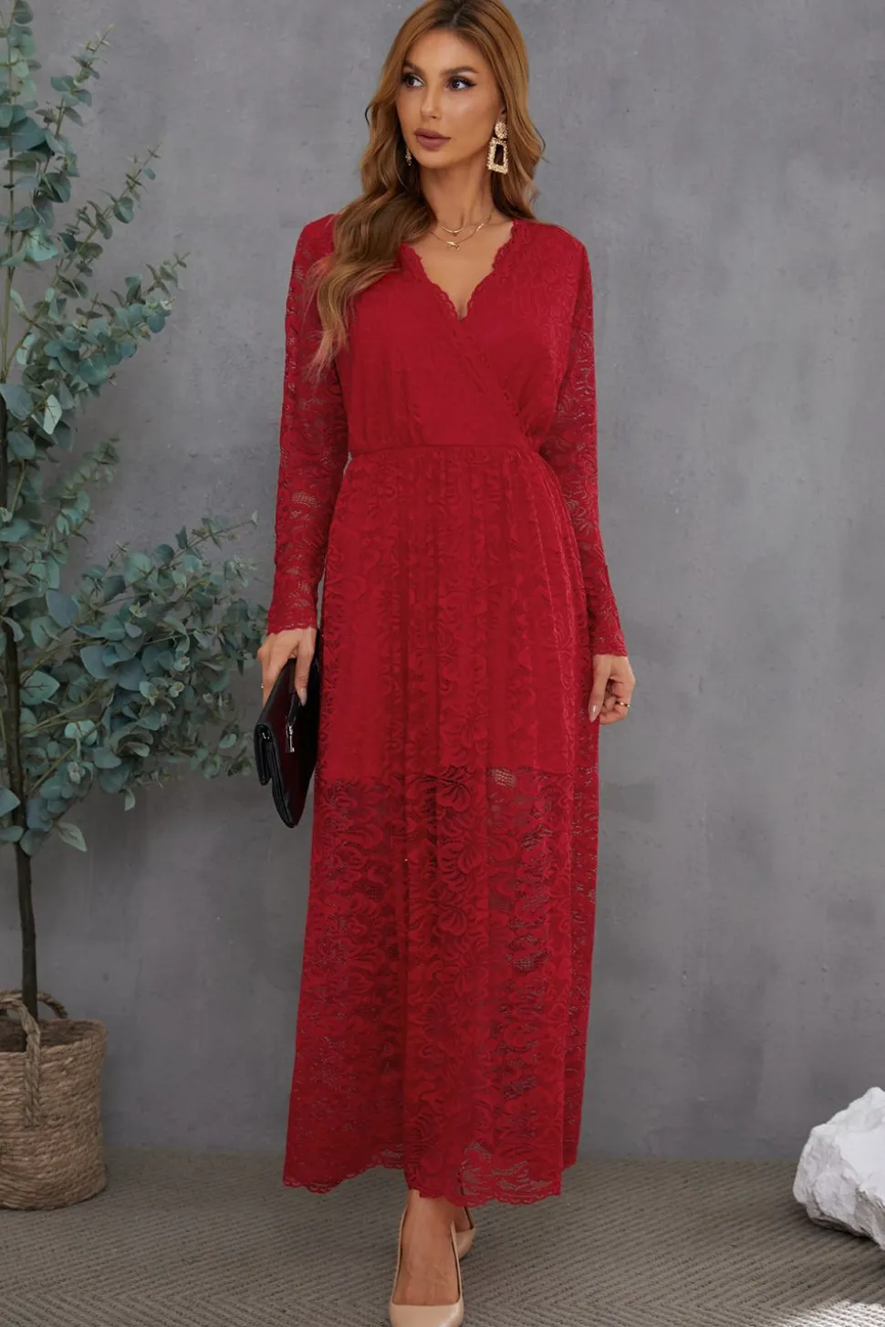 Vestido de baile de renda verde com mangas compridas