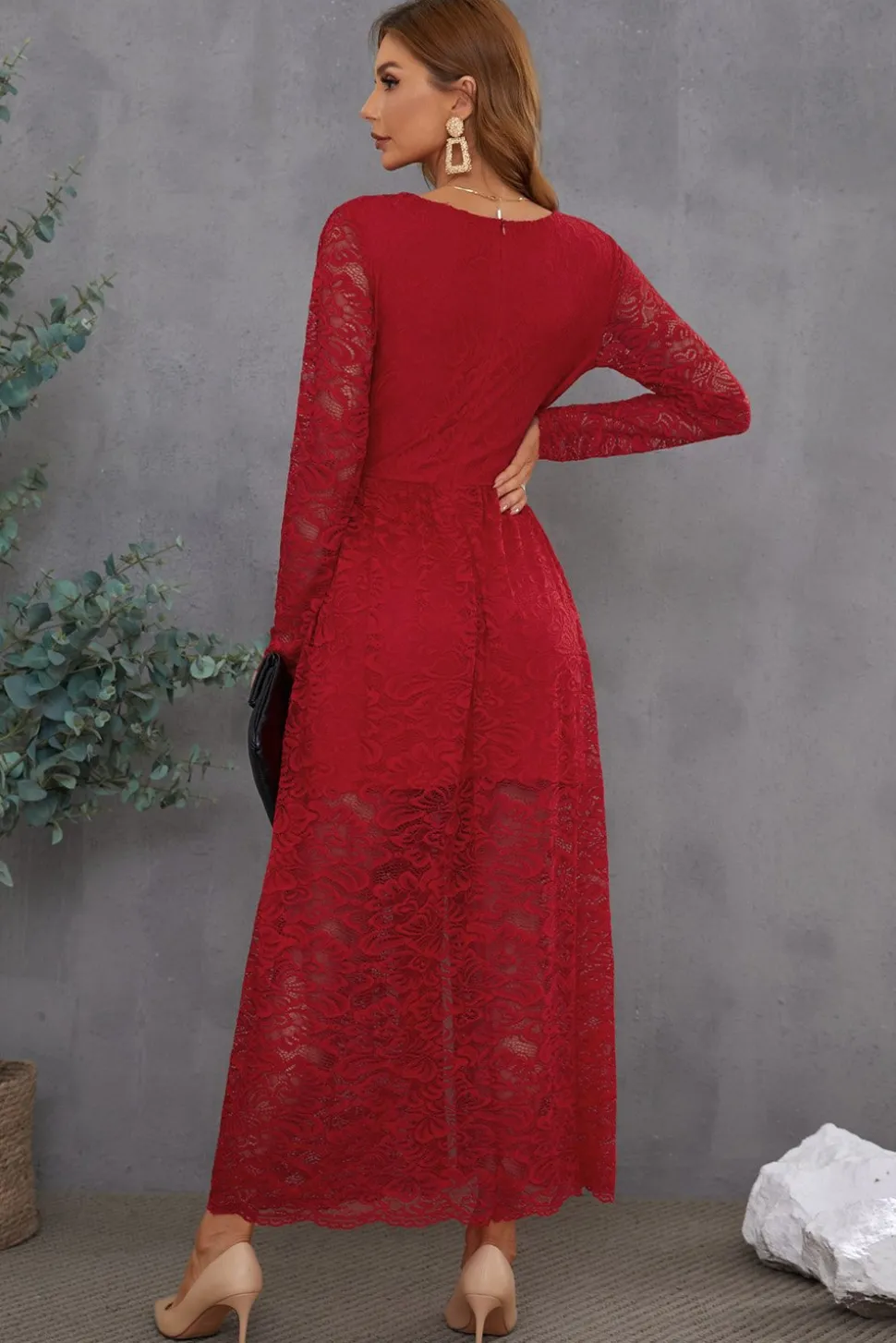 Vestido de baile de renda verde com mangas compridas