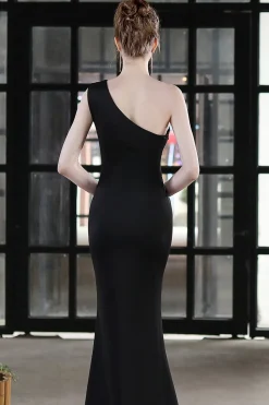 Vestido de baile de sereia preta com missangas