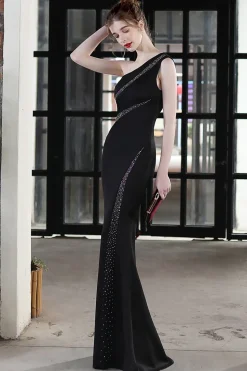 Vestido de baile de sereia preta com missangas