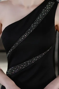 Vestido de baile de sereia preta com missangas