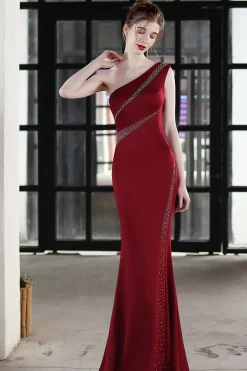 Vestido de baile de sereia preta com missangas
