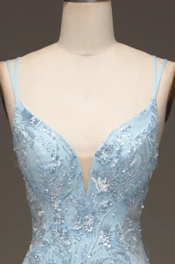 Vestido de baile de sereia de tule azul com frisado
