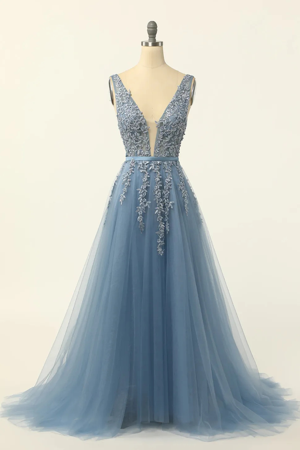 Vestido de baile de tulle azul com apliques