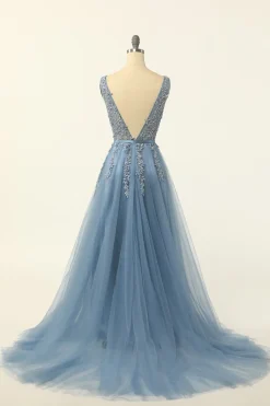 Vestido de baile de tulle azul com apliques