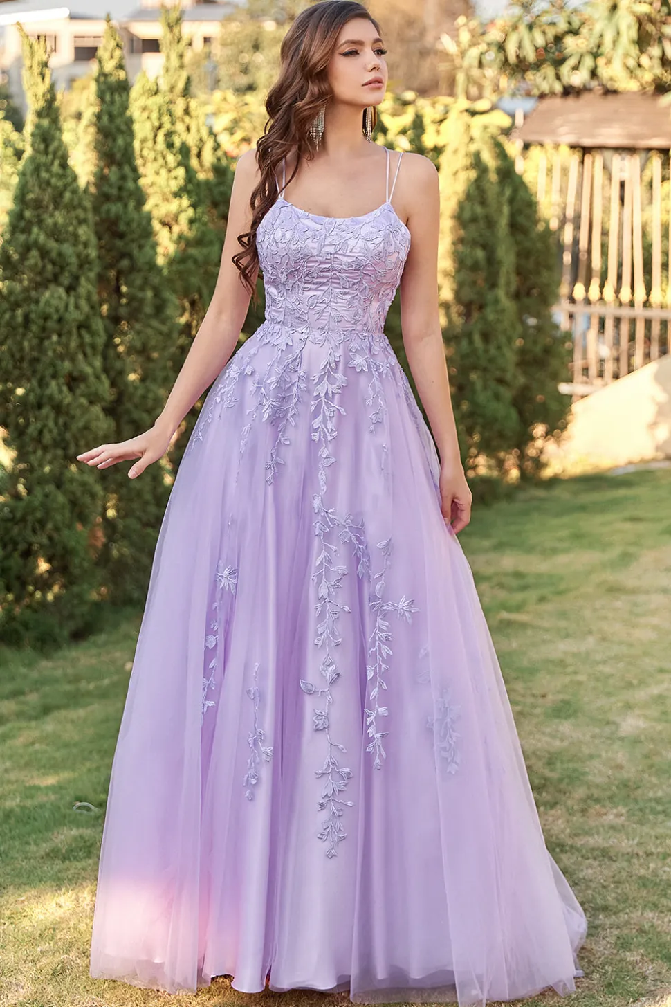 Vestido de baile de tulle roxo com apliques