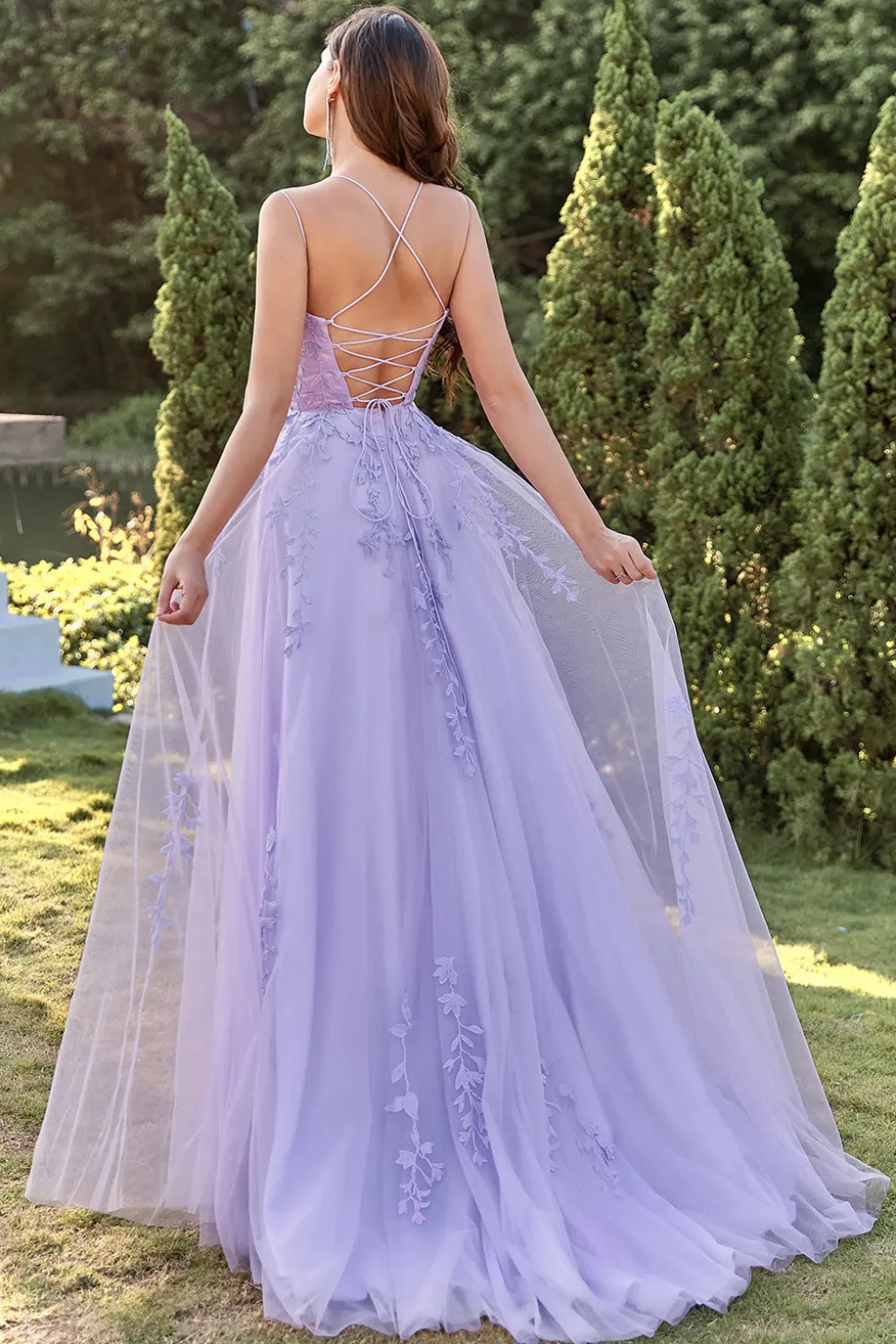 Vestido de baile de tulle roxo com apliques