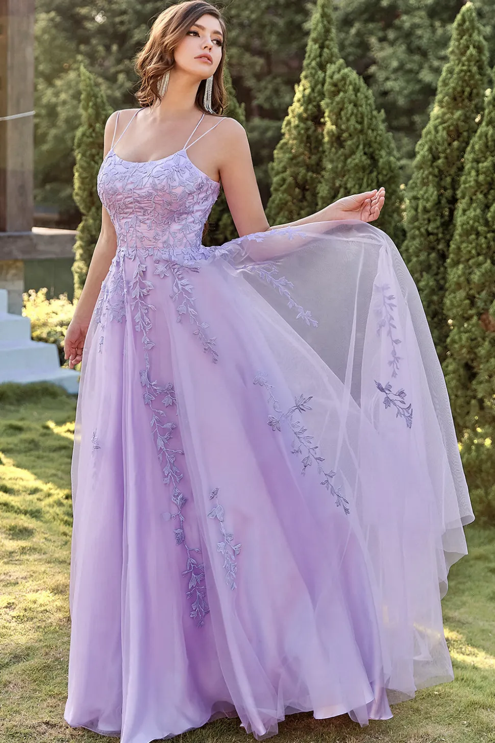 Vestido de baile de tulle roxo com apliques