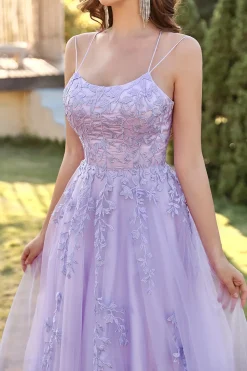 Vestido de baile de tulle roxo com apliques